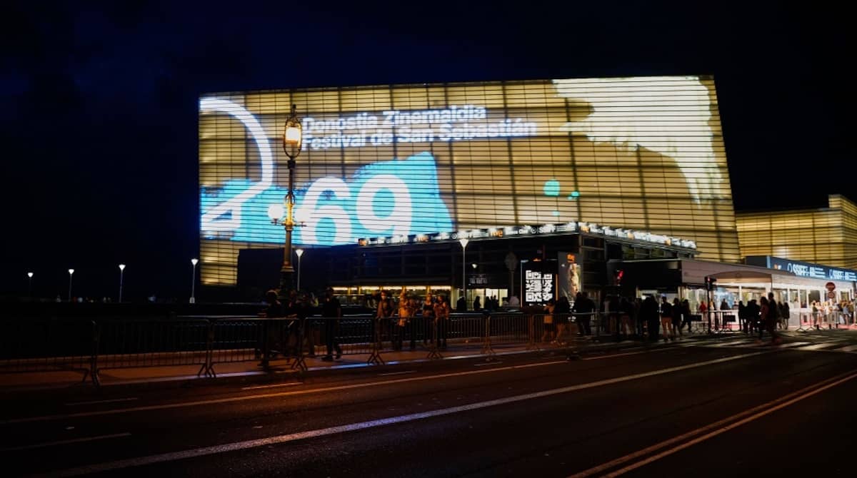 Donostiako Kursaal aretoa kanpotik Zinemaldiaren 69.edizioan 20210918 1