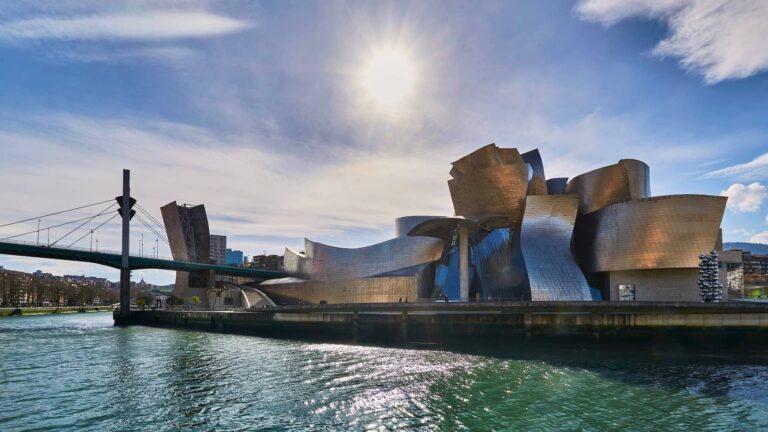 Guggenheim Bilbaok 2025a 1,3 milioi bisitarirekin itxi du, eta atzerritarren pisua %69ra igo da Bilboko Guggenheim museoa 20230227