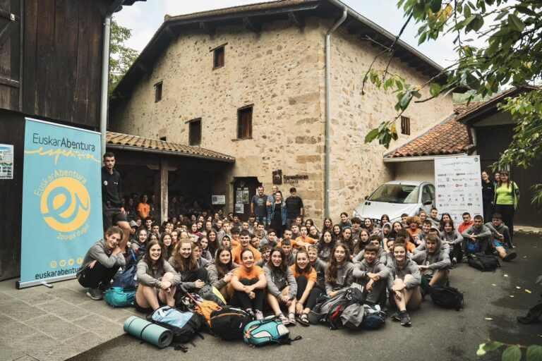 Euskarabentura espedizioko gazteak Barandiaran museoan 20230716