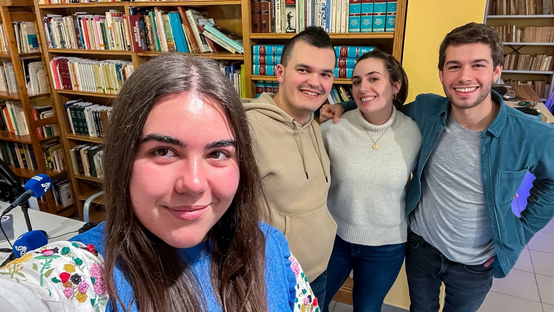Leire Perlines, Ioar Aizpurua, Ane Murua eta Julen Alonso Ataun Irratiaren estudioan 20240127