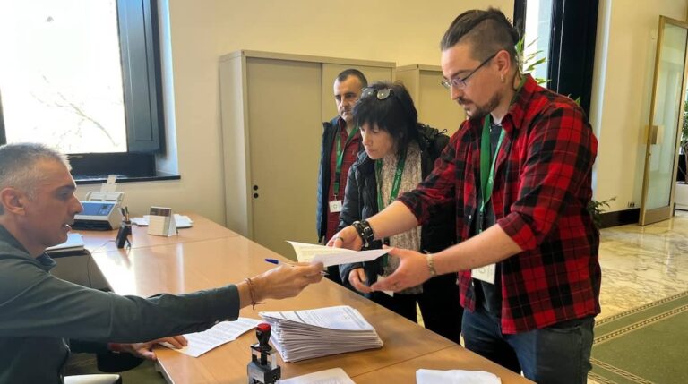Medikuak Ataunen plataforma Eusko Legebiltzarrean 20240213