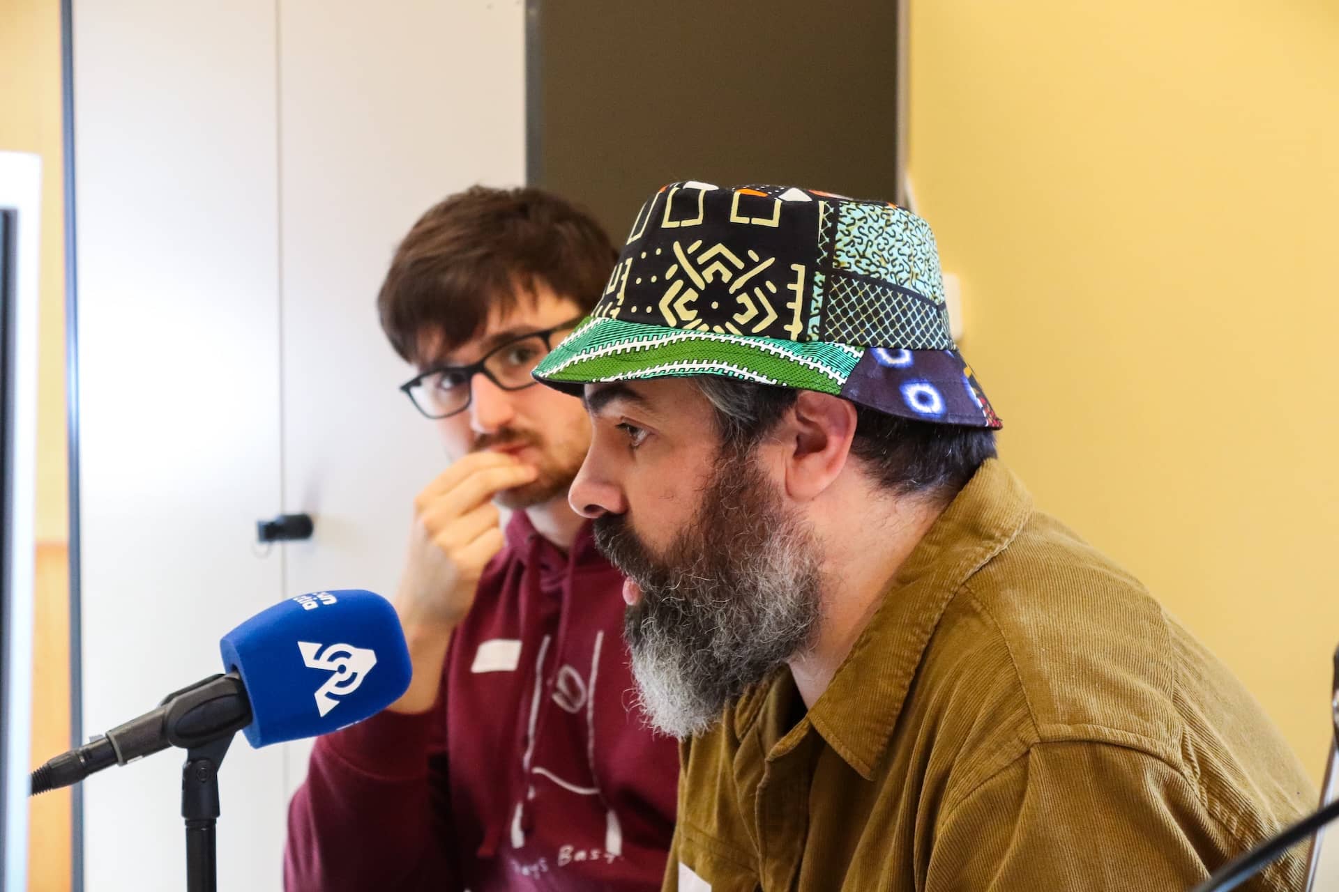 Bermeoko Itsuki irratiko kideak Ataun Irratiaren estudioan 2 20241019