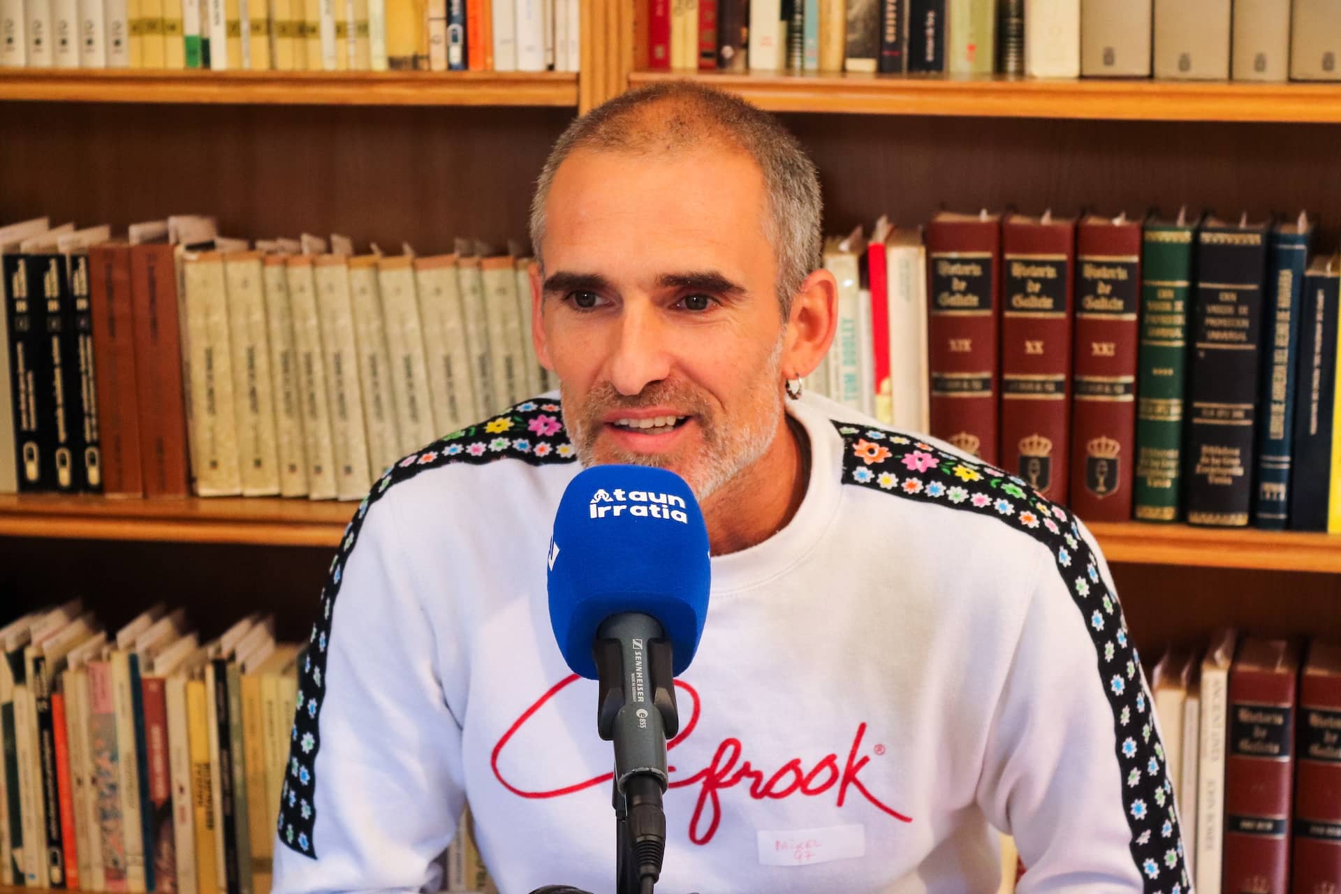 Bilboko 97 irratiko kidea Ataun Irratiaren estudioan 1 20241019