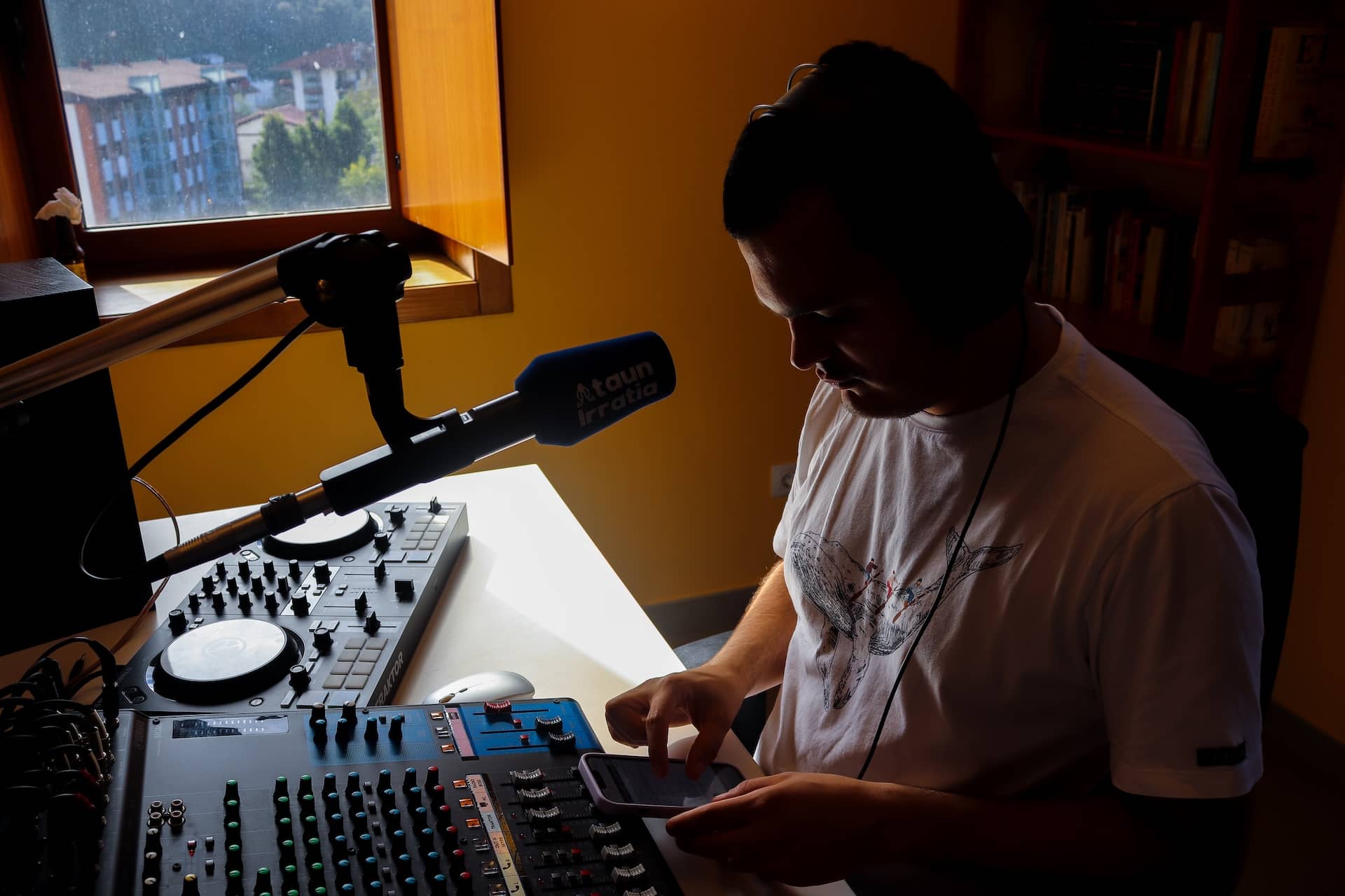 Ioar Aizpurua Ataun Irratiaren estudioan 2 20241019