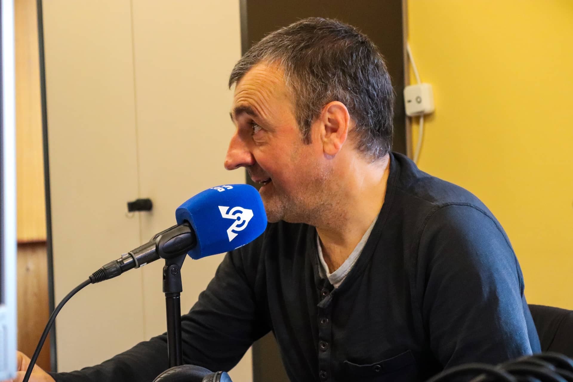 Martin Aramendi Ataun Irratiaren estudioan 2 20241019