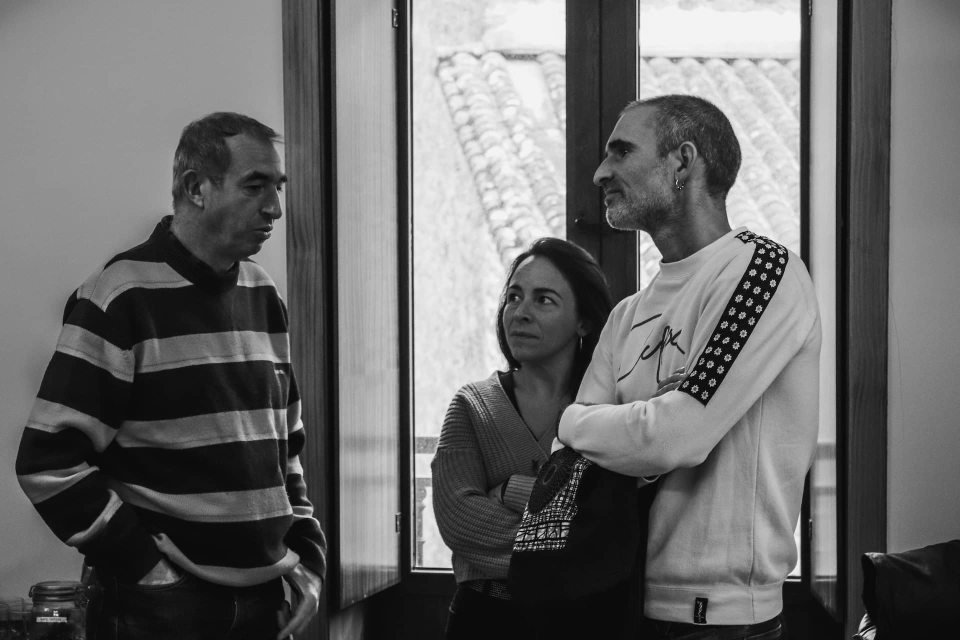 Radio Kultura eta 97 irratiko kideak Ataun Irratiaren estudioan 20241019