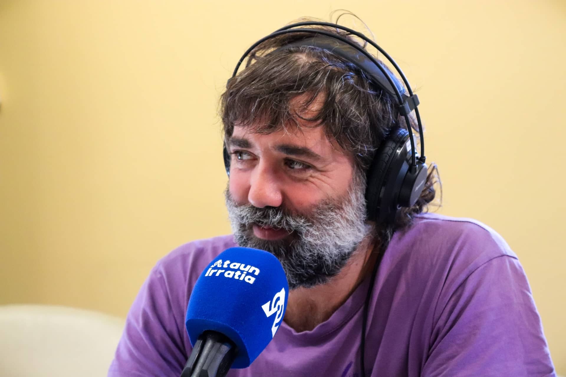 Zarauzko Arraio Irratiko Iraitz Gesalaga Ataun Irratiaren estudioan 1 20241019