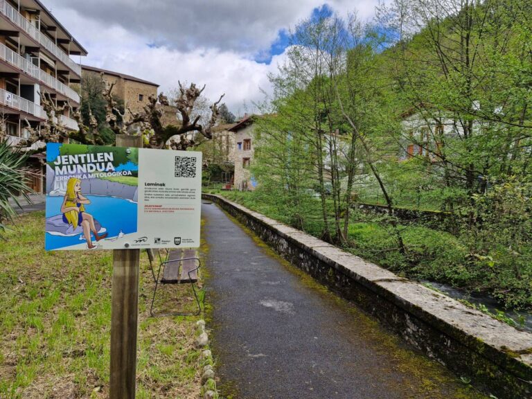 Jentilen mundua, erronka mitologikoaren panel bat San Gregorio auzoan 2 20250416