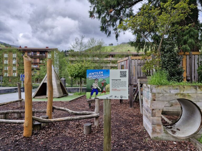 Jentilen mundua, erronka mitologikoaren panel bat San Gregorio auzoan 3 20250416