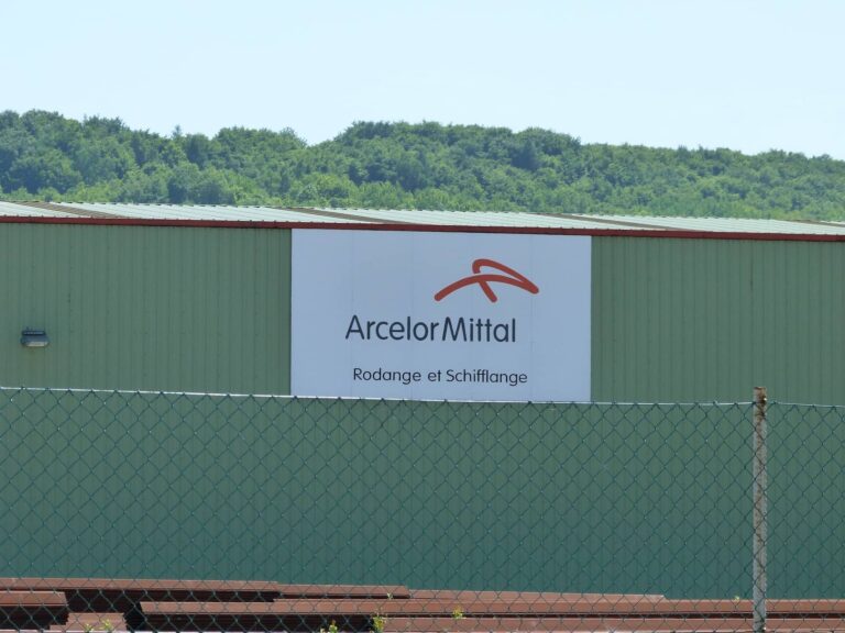 ArcelorMittal enpresaren lantegi bat (Hombre del rio) 20130604