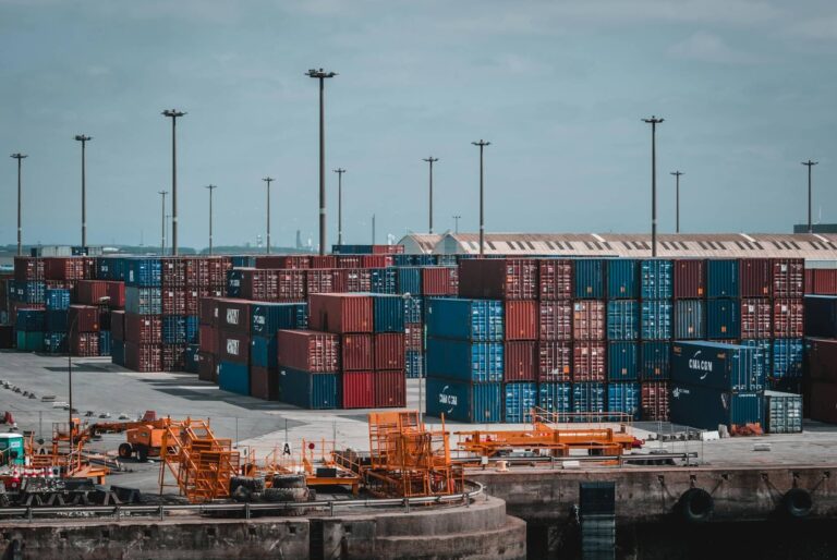 Ontzien bitartez inportazioak eta exportazioak egiten dituen portu bat 20180819