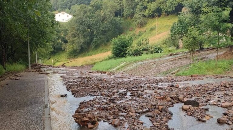 Ostiral iluntzeko euriteek ondorioak utzi dituzte San Martin auzoko zenbait txokotan besteak beste 10 20250614