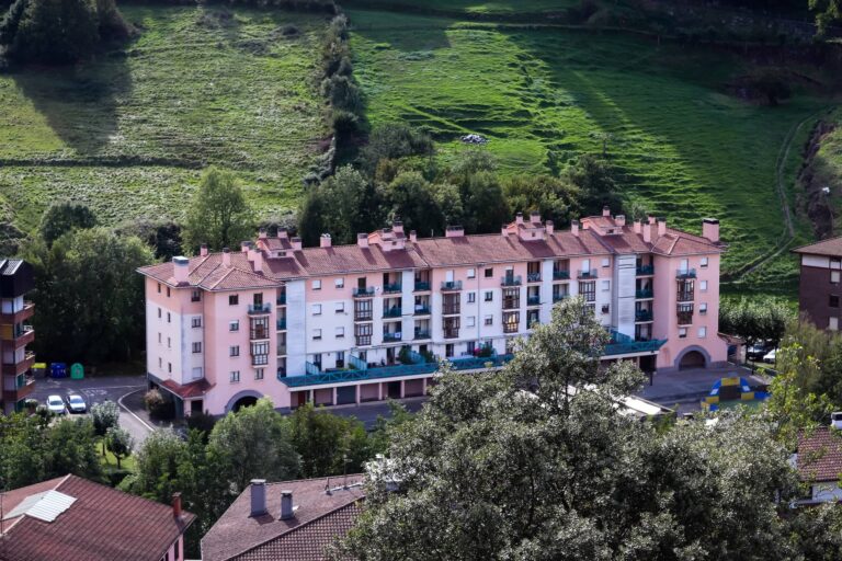 Ataunek Goierriko eta Gipuzkoako bataz bestekoa gainditu du errenta pertsonalean Ataungo San Martin auzoa 5 20250927