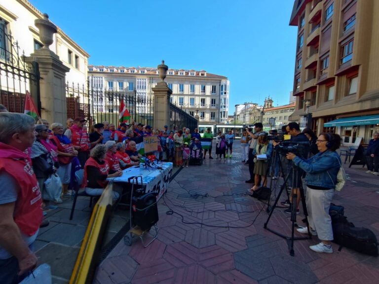 Pentsiodunek kalean egingo dute protesta Eusko Jaurlaritzaren erabakiaren aurka Eusko Legebiltzar atarian EHPMaren Prentsaurrekoa (EHPM) 20250905