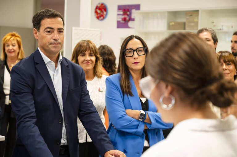 Imanol Pradales eta Begoña Pedrosa IES Etxebarrin (Irekia) 20250908