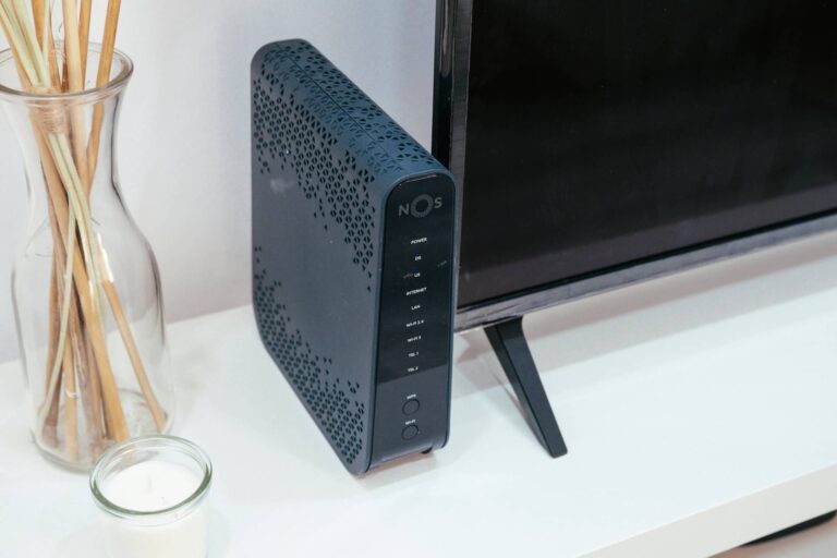 Router bat etxeko egongelan 20250910