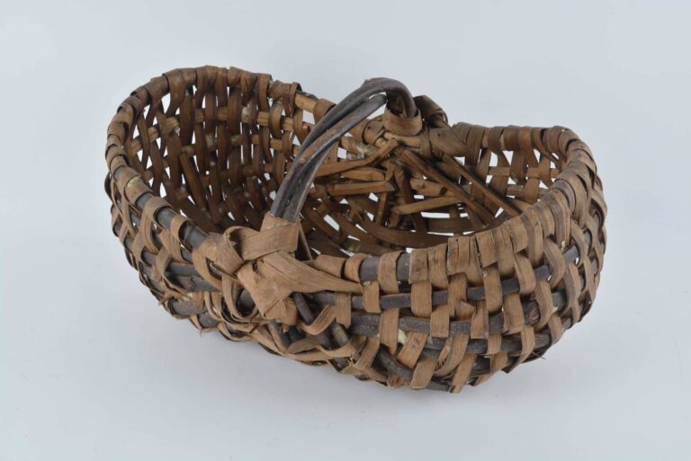 Arraina ontzitik portura deskargatu eta garraiatzeko otarrea, milotarra (Gipuzkoako Foru Aldundia) 2025100102