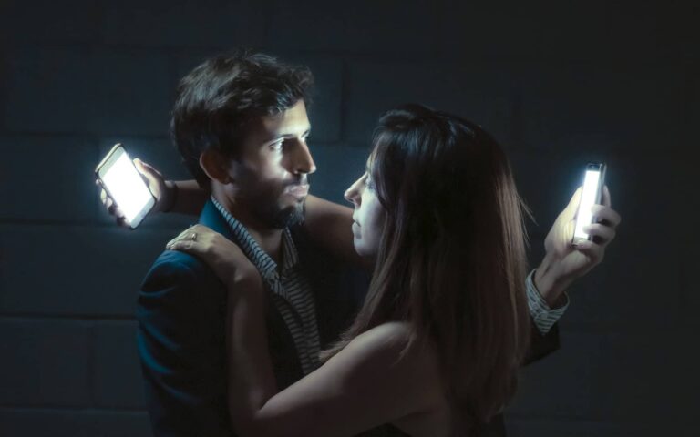 Otso Irakurleak taldeak saio berria egingo du asteazken honetan Gezurra berdaderoa liburuaren azaleko irudia 20251028