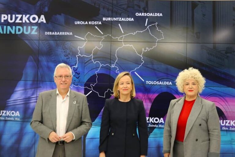 Gipuzkoa Zainduz: Aldundiak zainketa sistema indartzeko tresna berritzailea aurkeztu du Jose Ignacio Asensio, Eider Mendoza eta Maite Peña (Gipuzkoako Foru Aldundia) 20251028