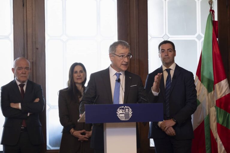 Bengoetxeak ohartarazi du: «EHUren finantzaketa-proiektuak unibertsitate publikoa paralisi egoeran uzten du» Joxe Ramon Bengoetxea Ajuria Enean (Eusko Legebiltzarra 20250127