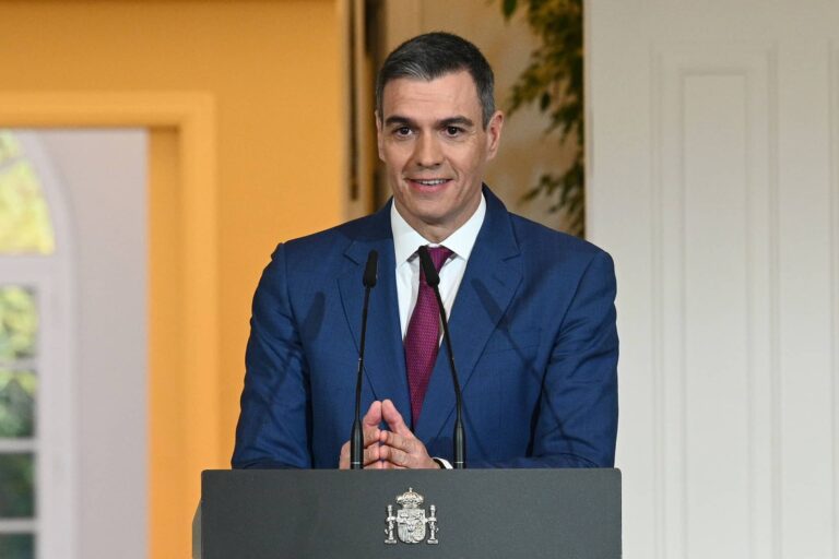 Pedro Sanchez Moncloa jauregian prentsaurreko bat eskaintzen 1 (La Moncloa) 20231227