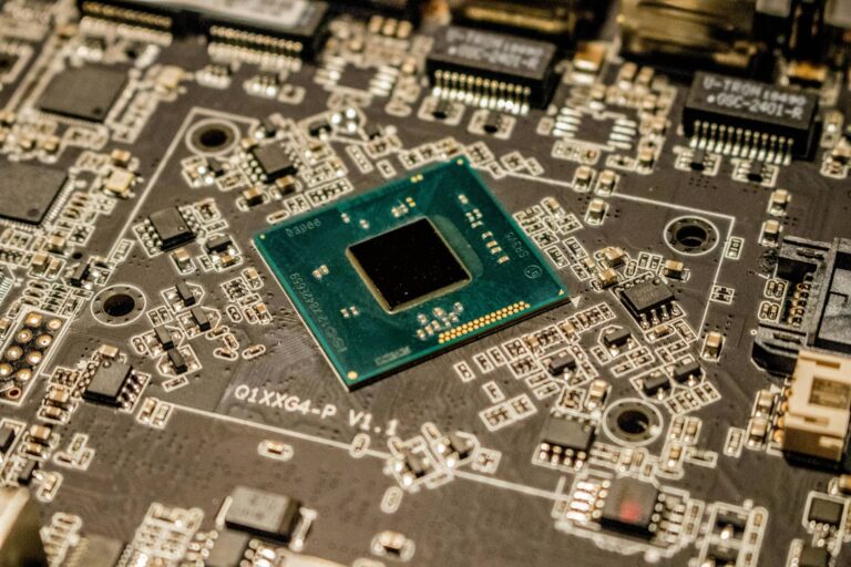 Txip bat zirkuitu elektroniko batean 20251014