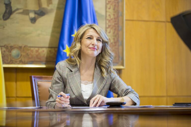 Lan Ministerioak dolu-baimenak luzatzeko proposamena aurkeztu du Yolanda Diaz bere bulegoan (AntonMST29) 20210317