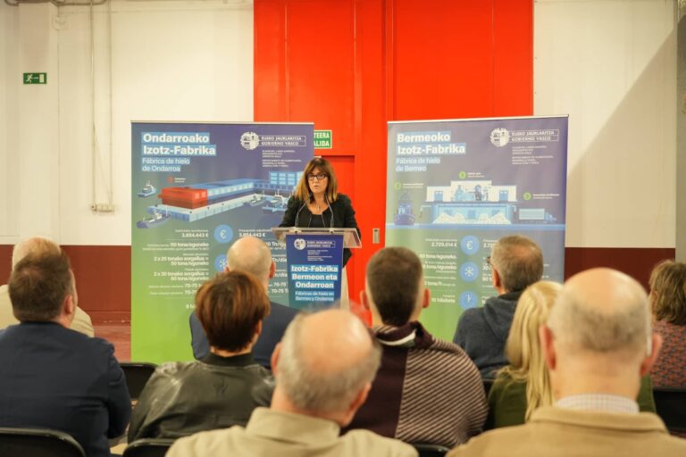 Amaia Barredo Ondarroako eta Bermeoko Izotz-Fabrikak aurkezten (Irekia) 20251031