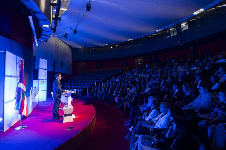 Imanol Pradales Memoriaren, Bizikidetzaren eta Giza Eskubideen Institutuak antolatutako ekitaldian (Irekia) 20251110