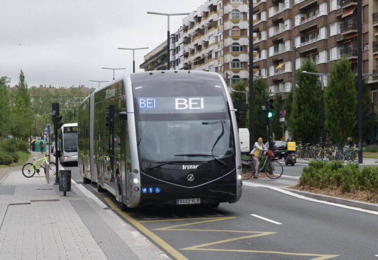 Irizar e-mobility-ren autobus elektriko adimentsua Gasteizen (Irekia) 20190620
