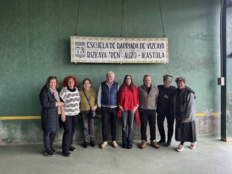 Begoña Pedrosa Laukizko Eskola Txikiaren (Beheko Eskola) 100. urteurreneko ospakizunen azken jardunaldian (Irekia) 20251220