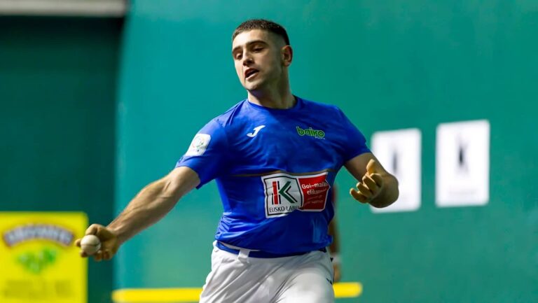 Nafarroa Arenan, Binakako B Serieko Sailkapen Ligako partida argia Beñat Senar pilotari ataundarra (Baiko Pilota) 20251214