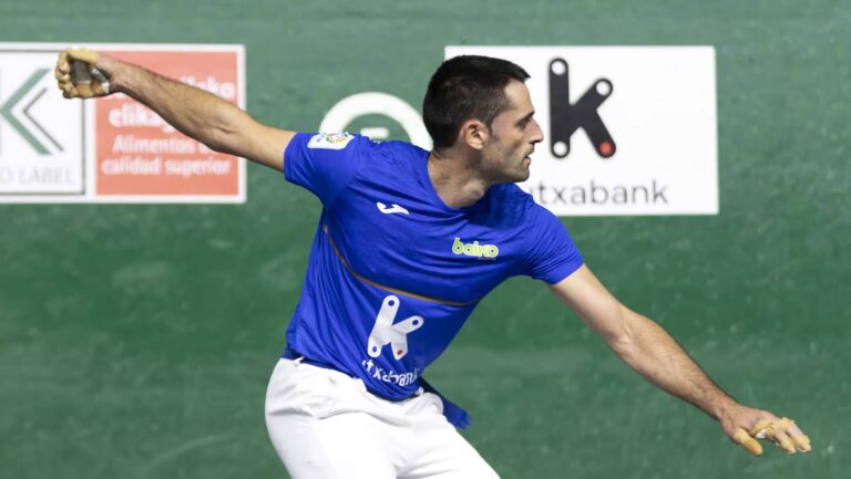 Jon Ander Albisu pilotari ataundarra Ogeta pilotalekuan jokatutako partidan (Baiko Pilota) 20251228