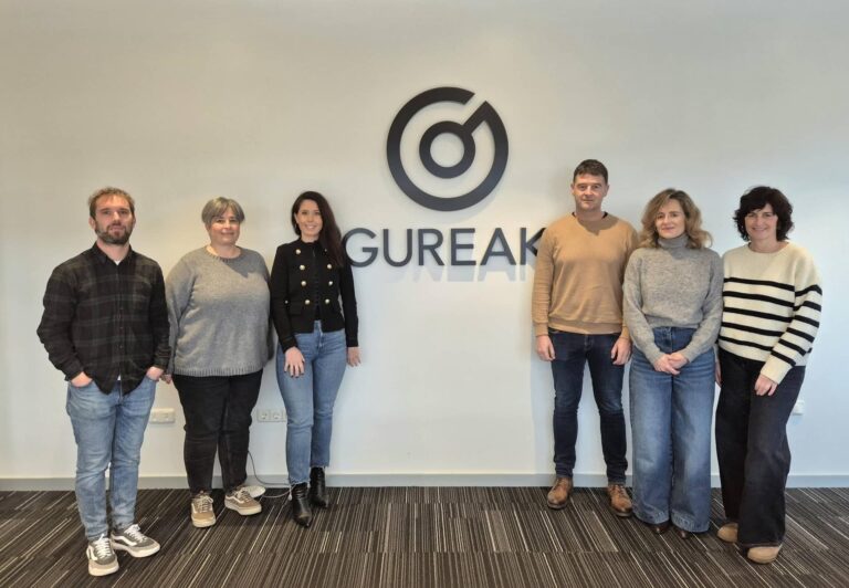 TO06 linearen doikuntza: Apatta Errekara lehenago iristeko ordutegia aurreratu dute Azahara Dominguez diputatuak Gureakek Tolosan duen zentroa bisitatu du (Gipuzkoako Foru Aldundia) 20260107