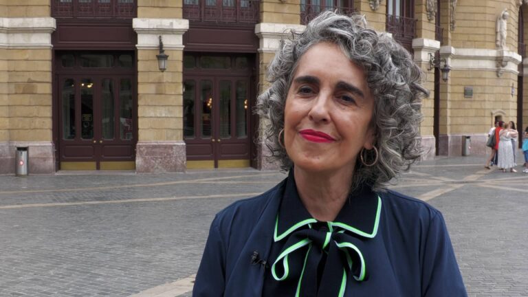 Ibone Bengoetxea Bilbon, Arriaga Antzokiaren kanpoaldean (Irekia) 20250625